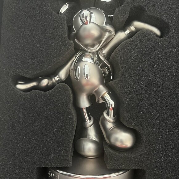 2023 D23 Member Mickey Mouse Leader Of The Club 100 Year Milestone Statue - Picture 2 of 5
